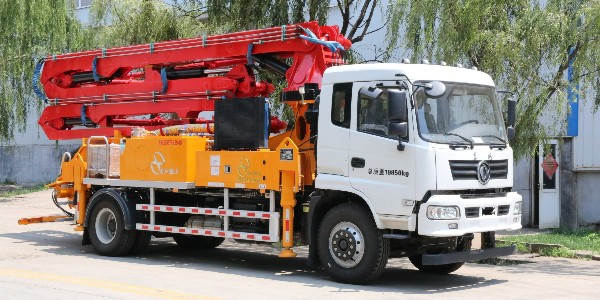 科尼樂混凝土臂架泵車：垂直輸送的鋼鐵動脈